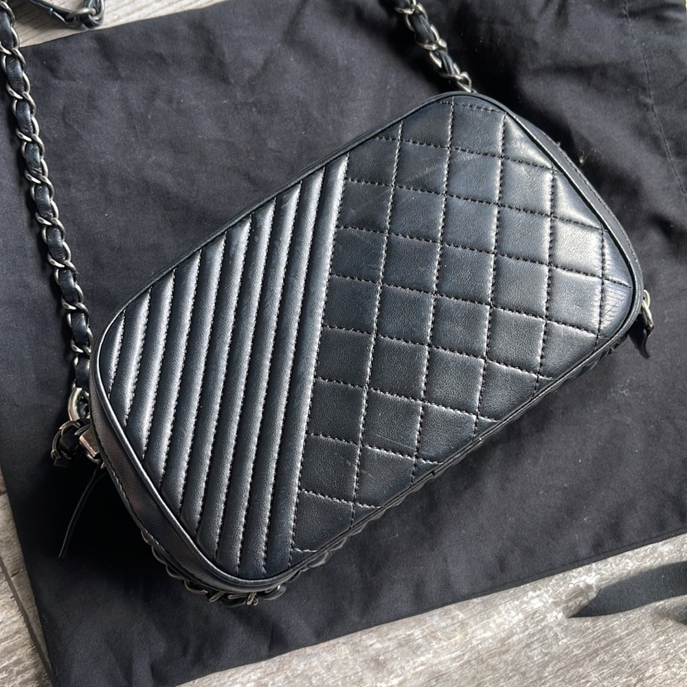 Chanel camera case - Picture 4 of 13